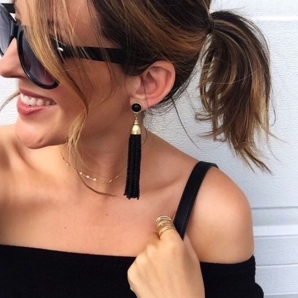 ::⚜️🌚Gorgeous Hand Beaded Black Tassel Earrings - Picture 3 of 12